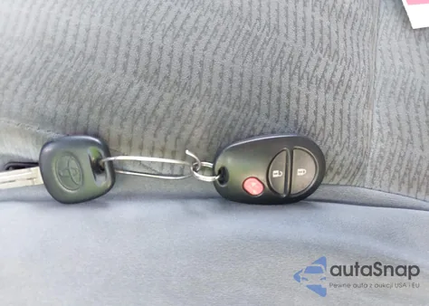 2016 Toyota Sequoia Sr5 5.7L V8 z USA, uszkodzony, nr VIN 5TDBW5G13GS132941